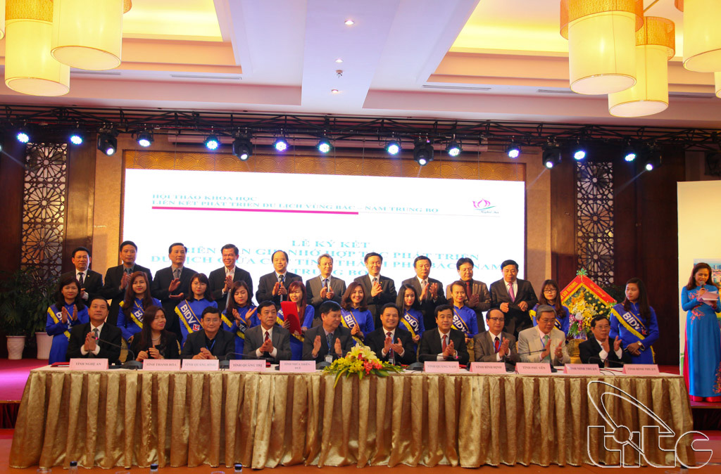 Lễ ký kết biên bản thỏa thuận hợp tác phát triển du lịch giữa 14 tỉnh, thành phố vùng Bắc – Nam Trung Bộ