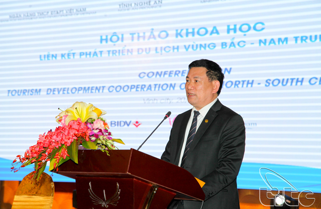 Ông Hồ Đức Phớc - Ủy viên BCH Trung ương Đảng, Bí thư Tỉnh ủy, Chủ tịch HĐND tỉnh Nghệ An phát biểu tại Hội thảo