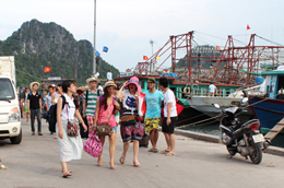 Quảng Ninh đón 7,5 triệu lượt khách du lịch trong năm 2013