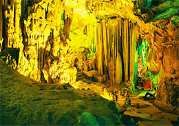 Quang Binh welcomes 1.1 million tourists in 2013