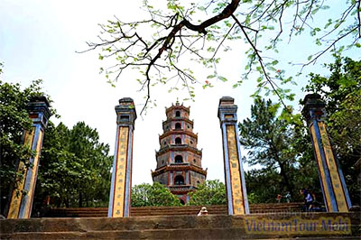 Top ten tourist attractions in Viet Nam seen by Touropia
