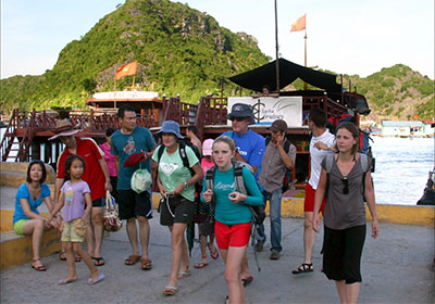 Russia remains top tourist market in Vietnam 