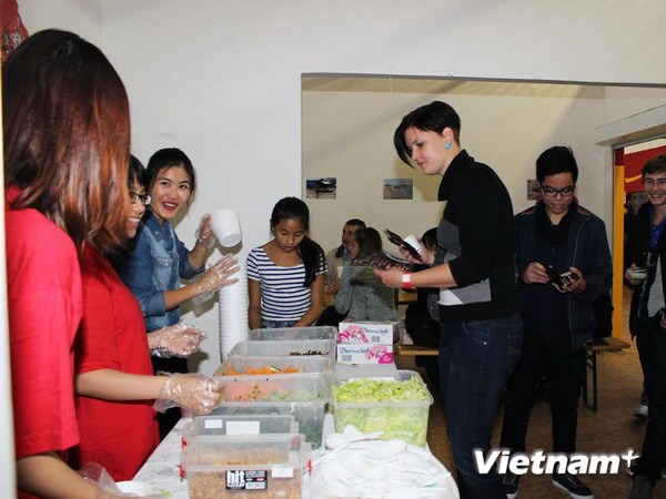 Sinh viên Việt tại Séc tổ chức lễ hội quảng bá ẩm thực Việt