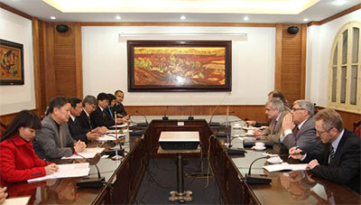 Deputy Minister Ho Anh Tuan working with a delegation of French Communist Party