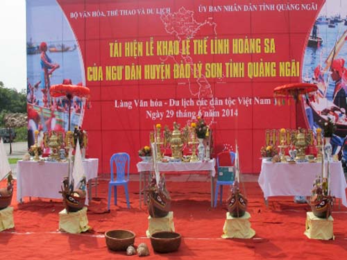 Ly Son fishermen recreate Hoang Sa soldiers commemoration fest in Hanoi