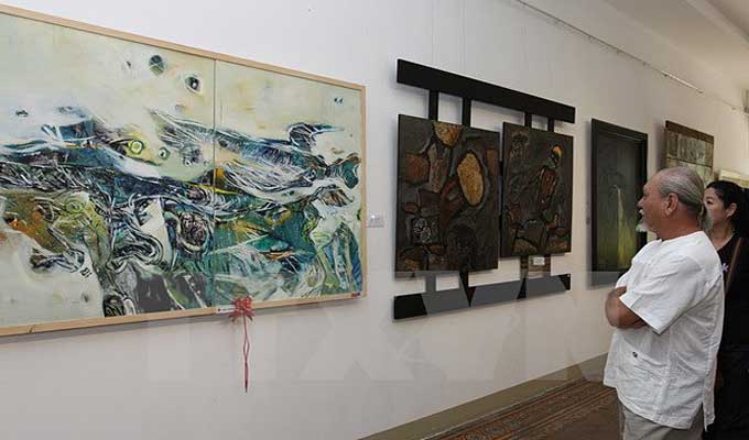 Traditional Vietnamese lacquer painting show in Ha Noi