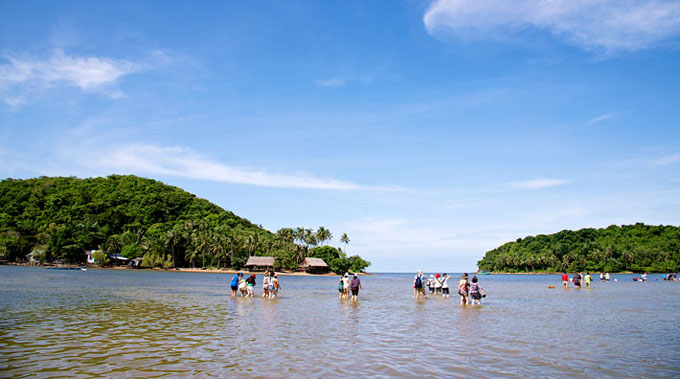 Discovering three Dam islands in Ba Lua Archipelago