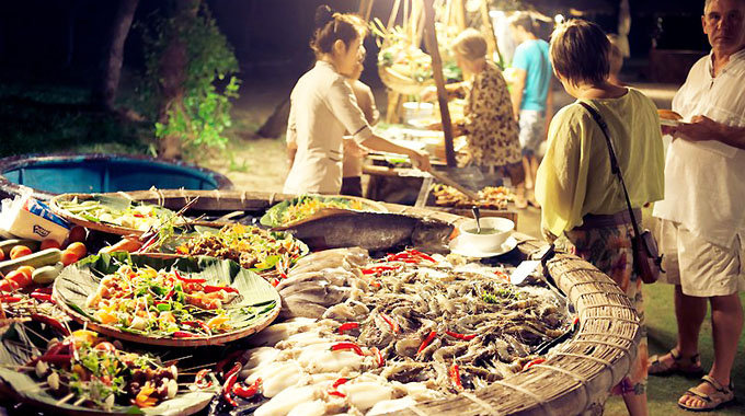 Chợ đêm đầu tiên phục vụ du khách ở Phan Thiết (Bình Thuận)