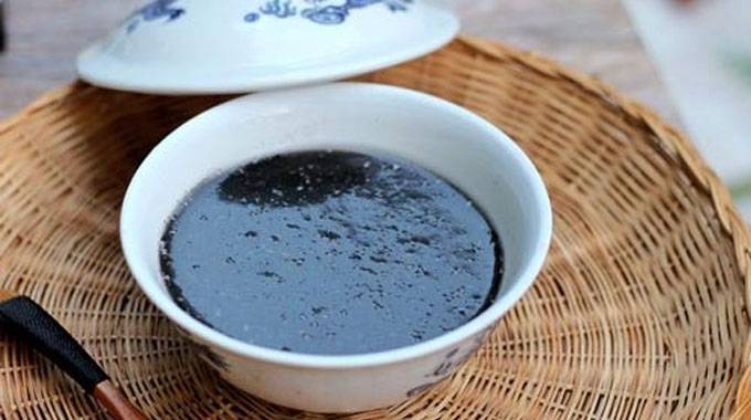 Black sesame sweet soup, a popular dessert in Hoi An