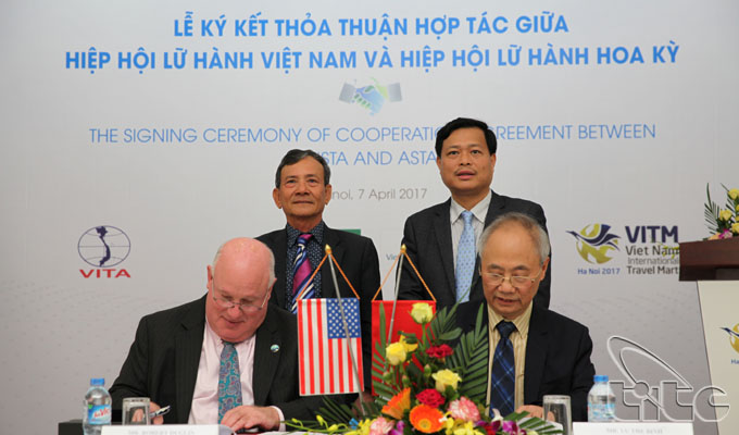 Lễ ký kết thỏa thuận hợp tác giữa Hiệp hội Lữ hành Việt Nam và Hiệp hội Lữ hành Hoa Kỳ
