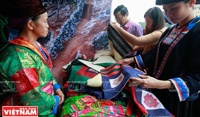 Linen weaving by the Hmong in Dong Van