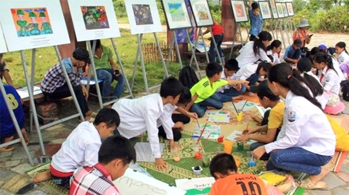 Ethnic village entertains children with assorted summer activities
