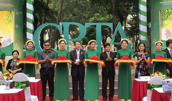 Les villes asiatiques font leur promotion lors d'une exposition touristique à Ha Noi
