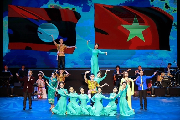 Giới thiệu văn hóa, đất nước, con người Việt Nam tại Lào