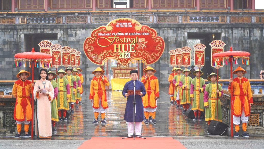 Announcement of Hue Festival 2023 and reenactment of Nguyen Dynasty calendar distribution ceremony