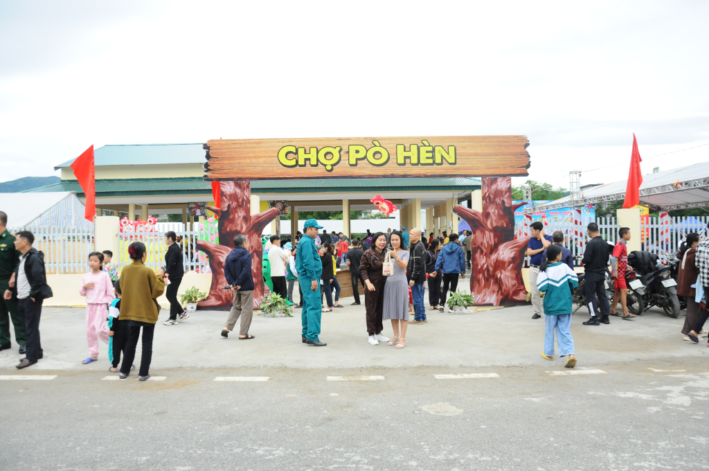 Po Hen highland market opens in Mong Cai city (Quang Ninh)