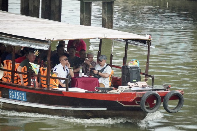 HCMC strongly pushes passenger transport associated with waterway tourism