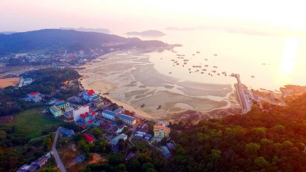 Programs launched to stimulate summer tourism in Co To (Quang Ninh)