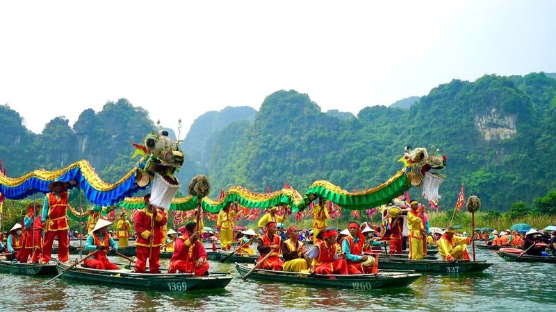 Trang An Festival attracts thousands of visitors