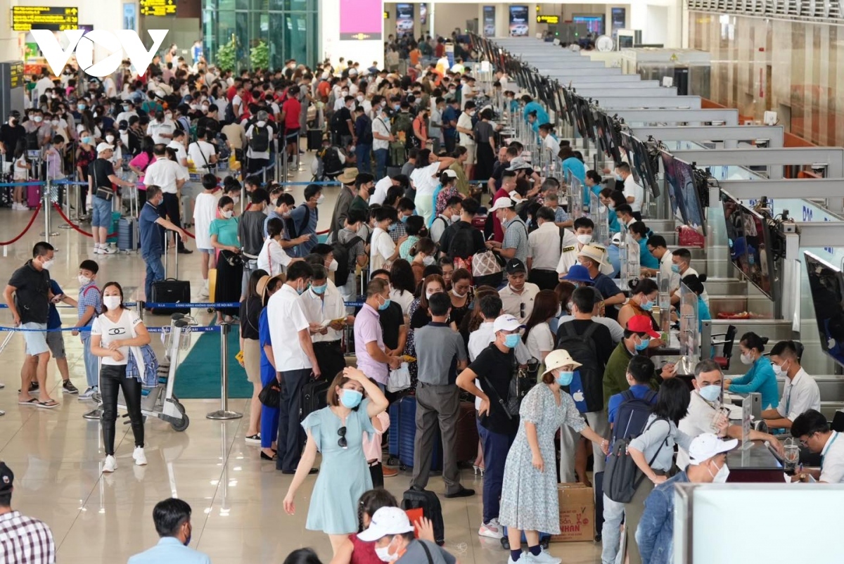 Foreign passengers through Vietnamese airports increase by 500%