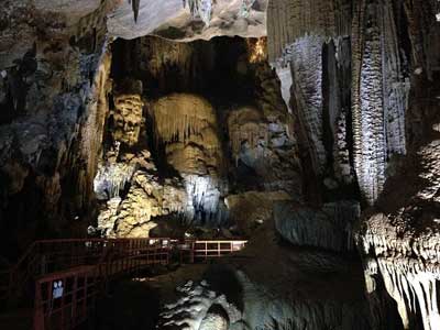 Tien Son cave - attractive destination in Quang Binh 