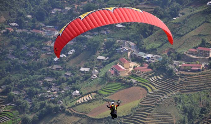 “在金色梯田上飞翔”的2018年滑翔伞文化节即将举行