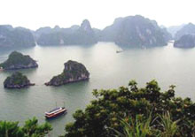 Halong Bay greets 2.3 million tourists since early this year