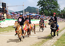 Bac Ha horse race 2009
