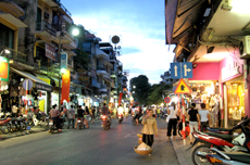 Ha Noi Old Quarter with foreign visitors