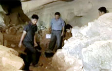 Archaeologists find prehistoric artefacts in Ha Giang cave 