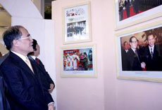 Photo exhibition on Vietnam-China friendship opens in Hanoi