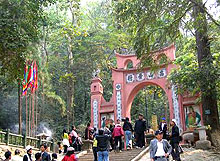 Visiting Hung Temple to learn more history 