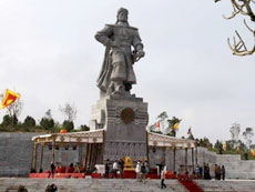 Emperor Quang Trungâ€™s statue inaugurated in Hue