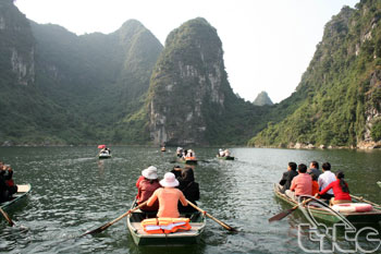 Beauty of Ninh Binh enhanced by mountains, nature reserve