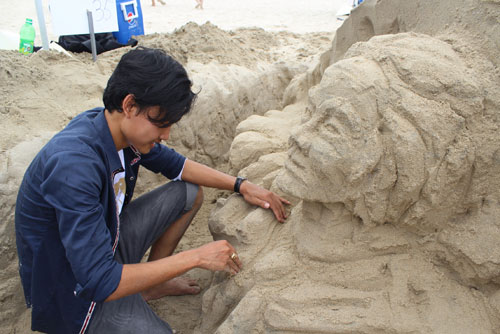 Sand sculpture contest takes place in Da Nang 