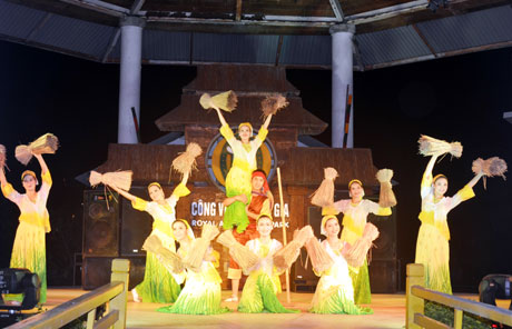 Quang Ninh: Traditional art performance attracts international tourists