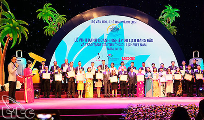 Leading tourism enterprises won Viet Nam Tourism Awards 2018