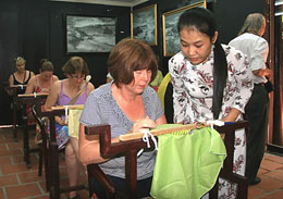 Khánh Hòa đón tiếp 33 du khách đến tìm hiểu về nghề thêu