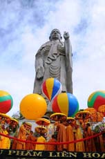 Khai quang tượng Phật A Di Đà lớn nhất Việt Nam