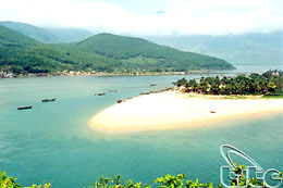 Du lịch biển và sinh thái ở Thừa Thiên Huế tiếp tục tăng