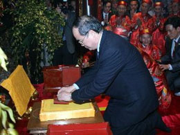 Hàng vạn người dự khai ấn đền Trần tại Nam Định