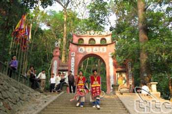 Giỗ Tổ Hùng Vương - Lễ hội Đền Hùng năm 2013 - Tôn vinh Tín ngưỡng thờ cúng Hùng Vương - di sản văn hoá phi vật thể đại diện của nhân loại
