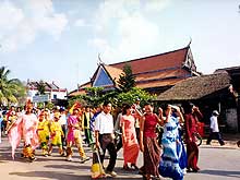 Đồng bào Khmer vui đón lễ hội Oóc-om-bok