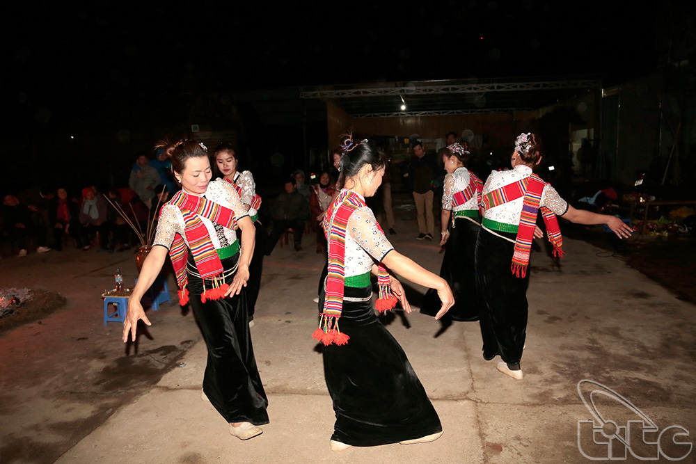 Local people performs traditional dances to serve visitors