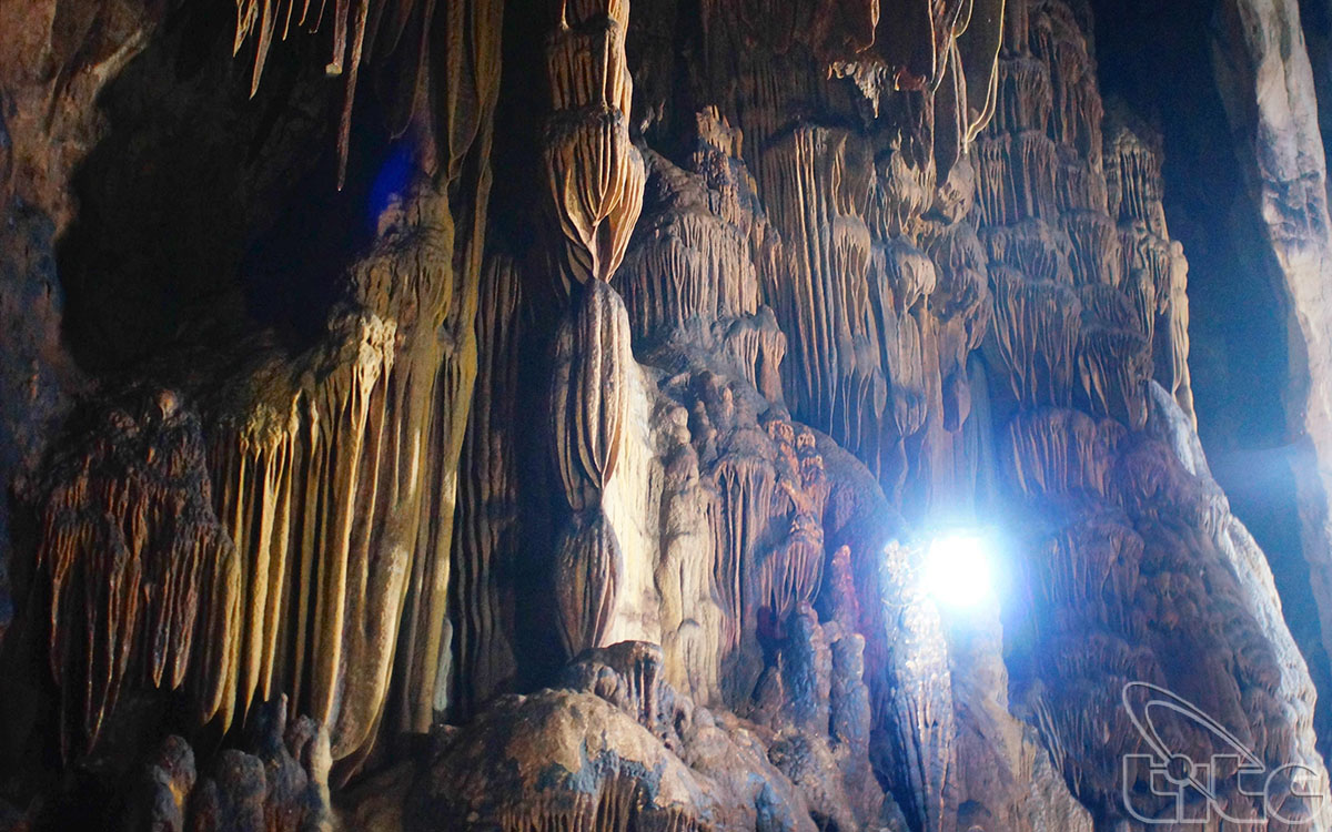 Stalactites in Ngu Dong (Five Caves), On Village