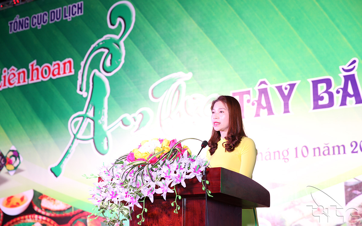 Ms. Luu Thi Huong Hoai – Deputy Director of Hotel Department (under VNAT) speaking at the closing ceremony of the cuisine festival