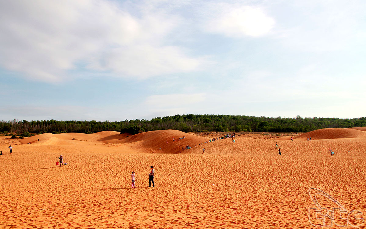 Visiteurs seront surpris par la beauté des vastes dunes de sable successives