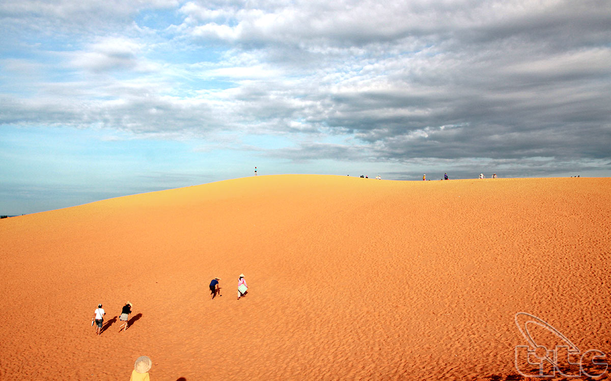 Forme des dunes de sable peut changer par les grands vents