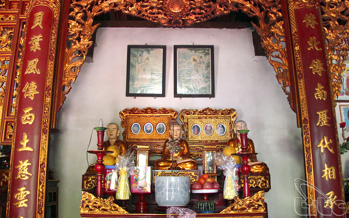 Ancestor altar