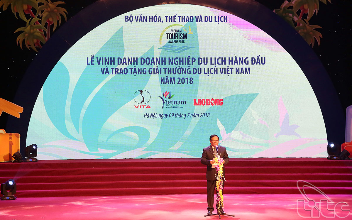 Tổng cục trưởng TCDL Nguyễn Văn Tuấn phát biểu tại Lễ vinh danh các doanh nghiệp du lịch hàng đầu Việt Nam năm 2018